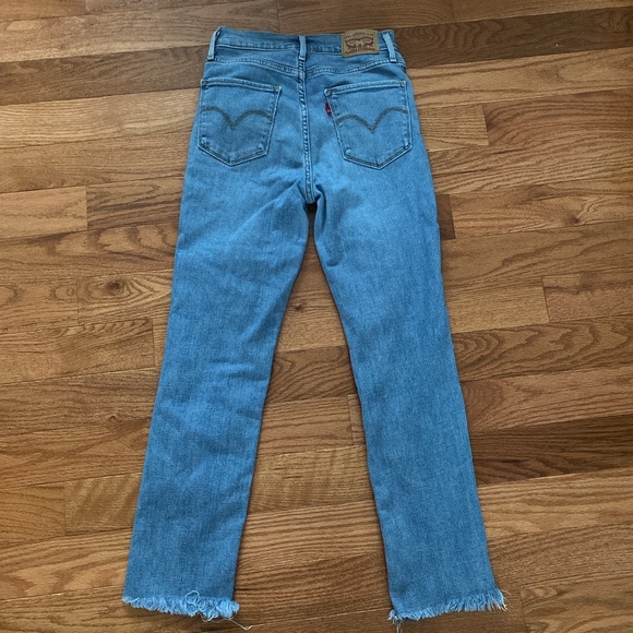 Levi’s 724 high rise straight crop 

-size 25
-color: medium wash - Picture 3 of 5